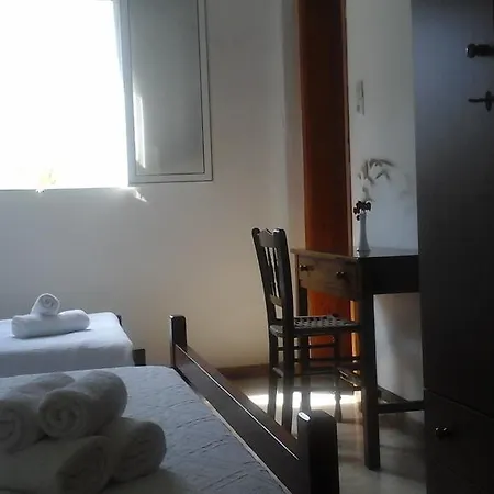 Fivos Neo Oitylo Pensión *